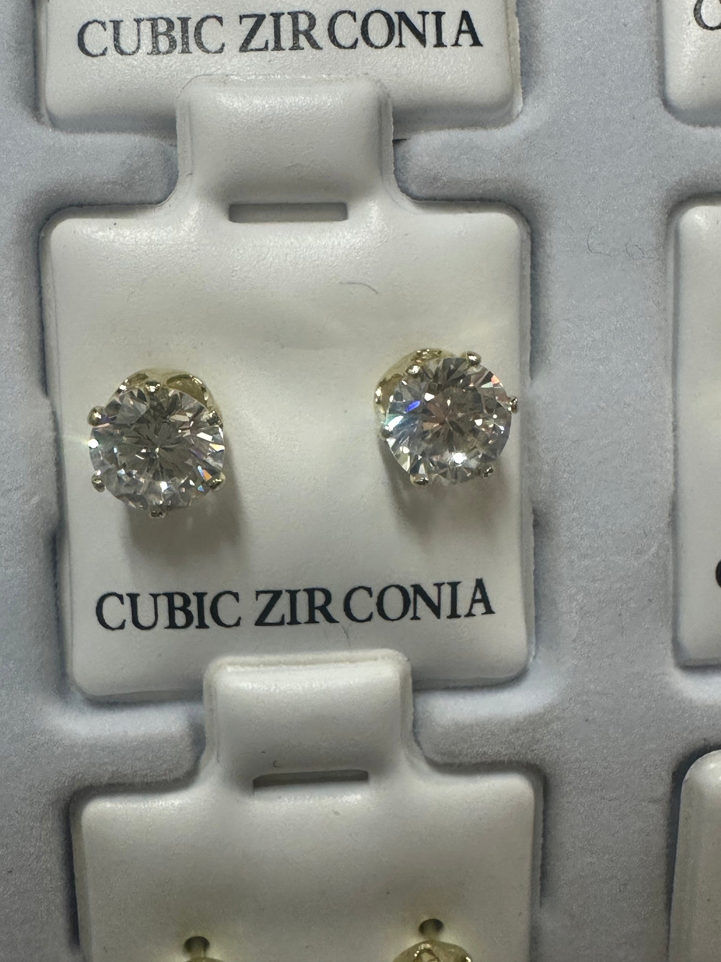 Cubic Zirconia - Gold/Round Cut